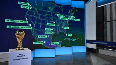 巴塞罗那备战新赛季门将阵容，弗里克将决定什琴斯尼续约事宜